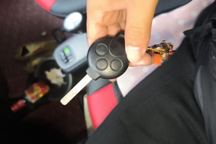 smart fortwo 2012款 1.0 MHD 硬顶标准版中控内饰11