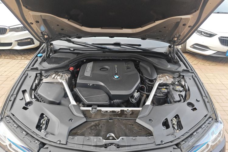 宝马5系 2019款 改款 525Li 豪华套装机舱底盘24