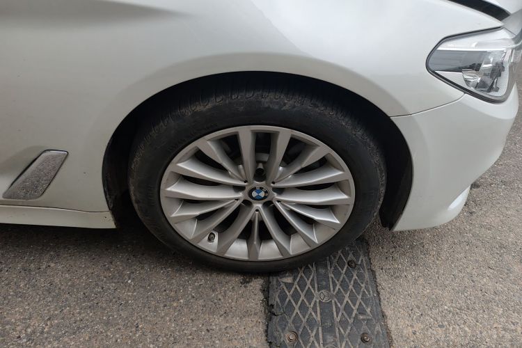 宝马5系 2020款 530Li 领先型 豪华套装车身外观10