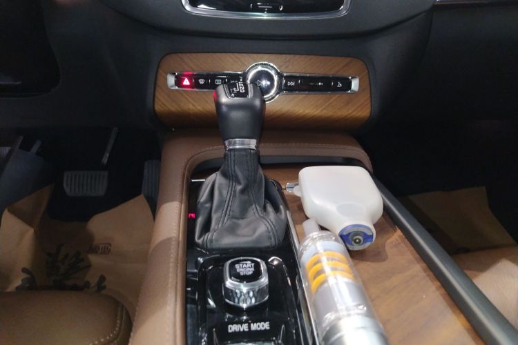 沃尔沃XC90 2020款 改款 T6 智逸豪华版 7座中控内饰18