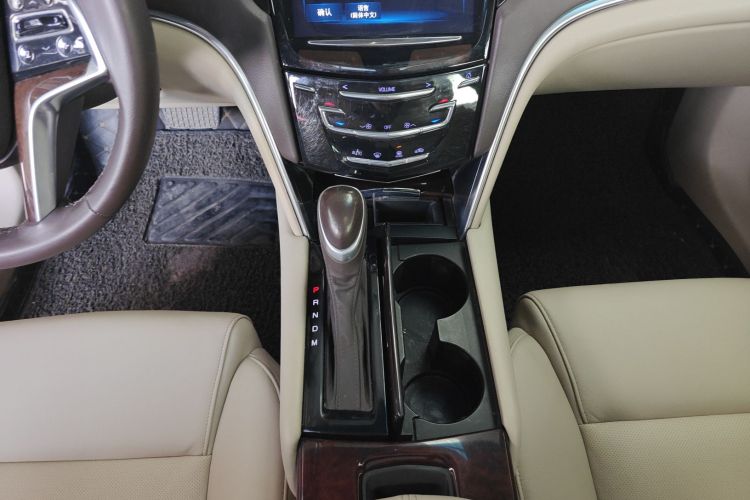 凯迪拉克XTS 2015款 28T 舒适型中控内饰18