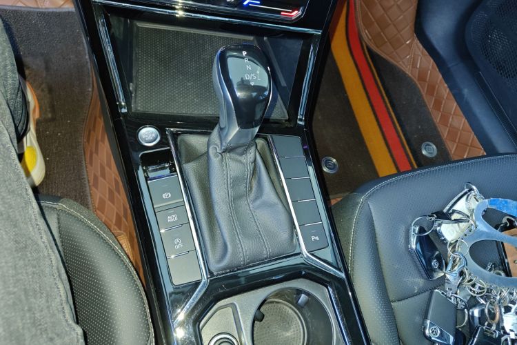 大众 帕萨特 2025款 出众款 380TSI 星空龙腾版中控内饰18