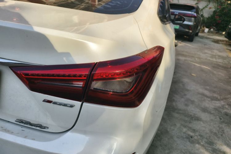 长安 逸动 2019款 高能版 1.6L GDI 手动先锋型 国VI车身外观6006