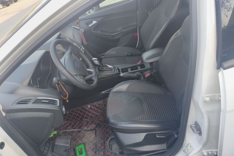 福特 福克斯 2018款 两厢经典 1.6L 自动风尚型智行版局部细节19