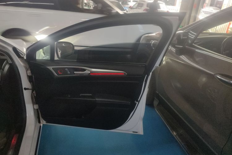 福特 蒙迪欧 2017款 EcoBoost 180 时尚型中控内饰7005