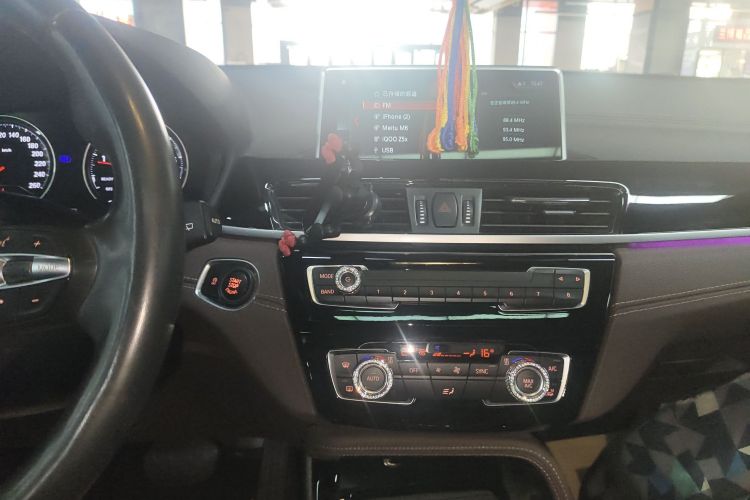 宝马X2 2020款 sDrive25i 领先型M运动套装中控内饰16