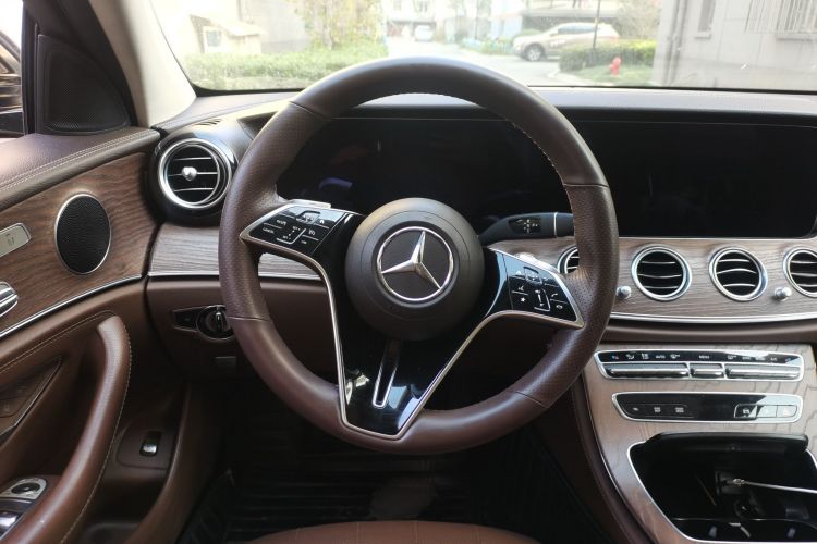 奔驰E级 2021款 E 300 L 时尚型中控内饰13