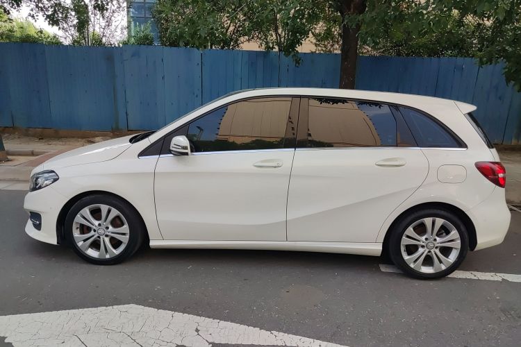 奔驰B级 2015款 B 200 时尚型车身外观4