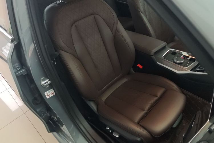 宝马3系 2023款 330i M运动曜夜套装局部细节41