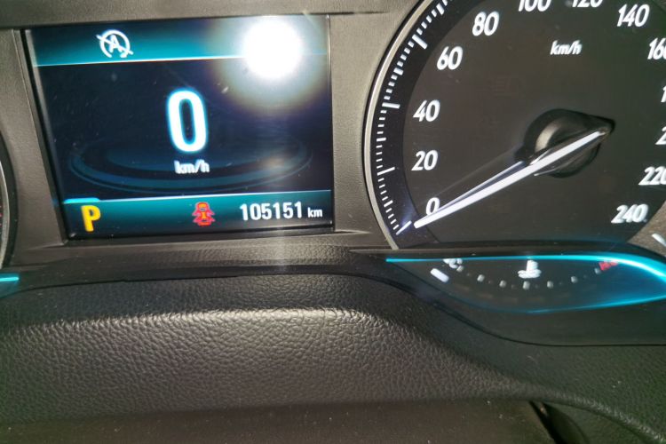 别克 英朗 2015款 18T 双离合精英型中控内饰15