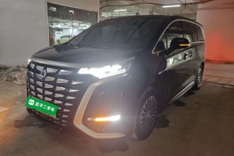 腾势D9 2022款 DM-i 970 四驱尊荣型