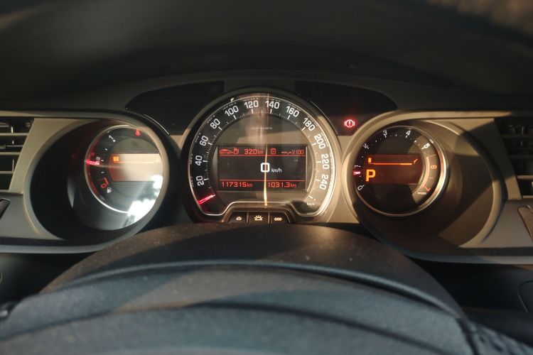 雪铁龙C5 2013款 2.3L 自动豪华型中控内饰14