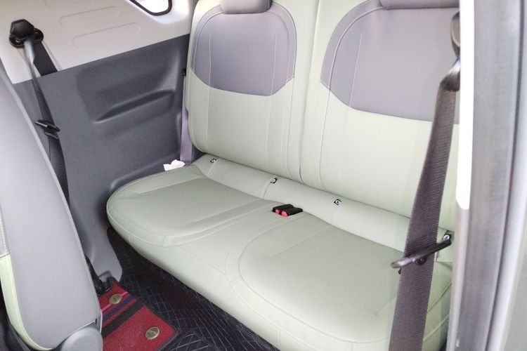 吉利银河 2024款 200km 熊猫骑士中控内饰21