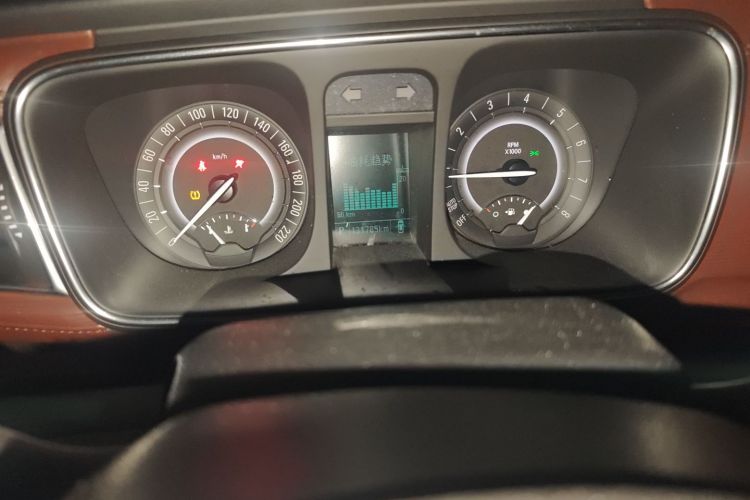 别克GL8 2017款 25S 豪华型 国V中控内饰15