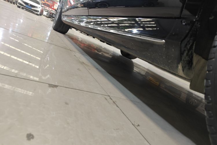 奔驰E级 2020款 E 300 L 运动豪华型局部细节9002