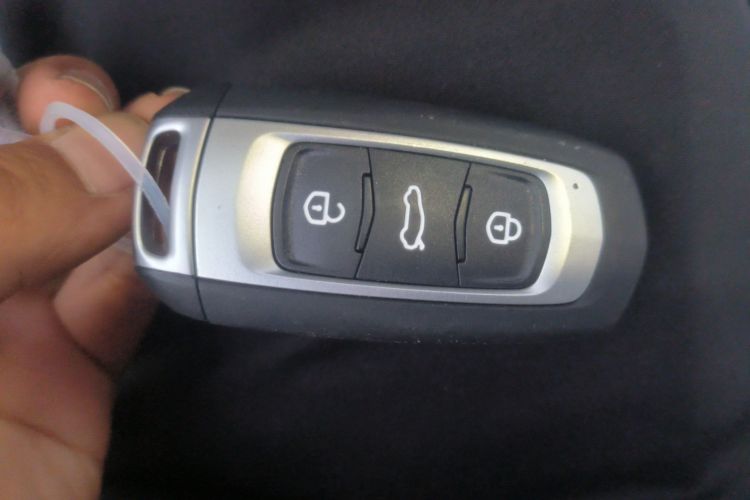 吉利银河 2025款 210km 熊猫骑士中控内饰11