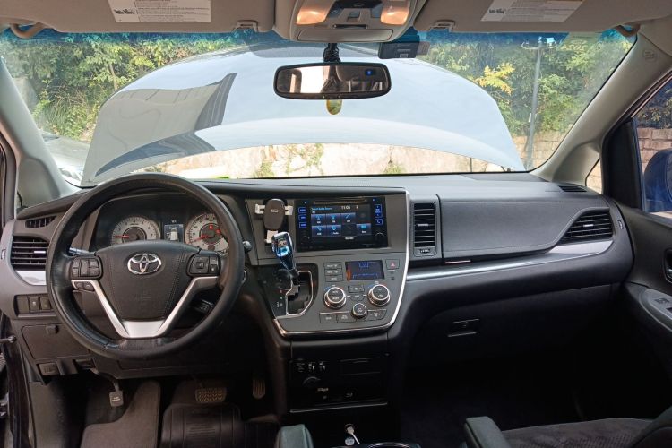 丰田Sienna（平行进口）中控内饰7002