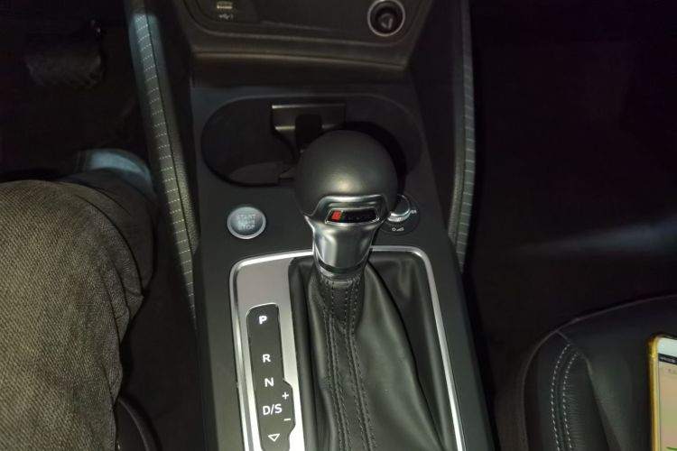 奥迪Q2L 2021款 35 TFSI 时尚致雅型中控内饰18