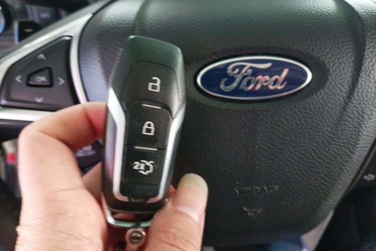 福特 锐界 2015款 2.0T GTDi 两驱豪锐型中控内饰7001