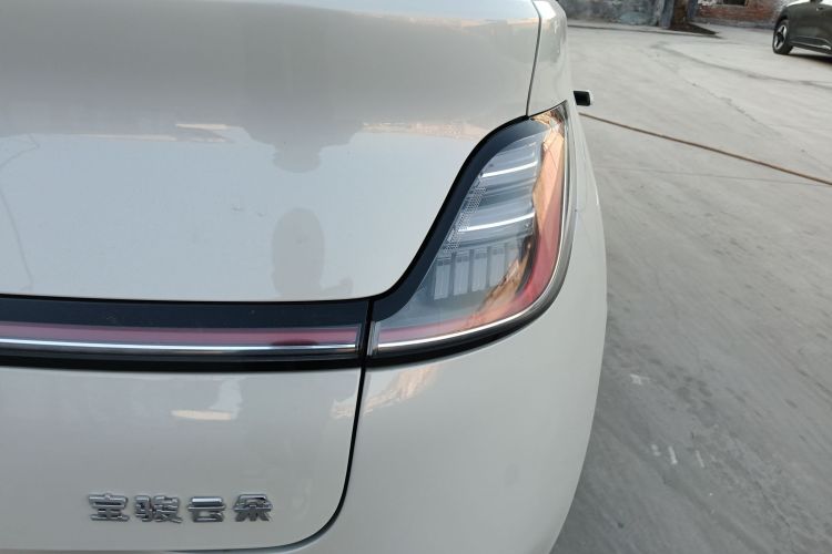 宝骏云朵 2023款 460 Pro车身外观9
