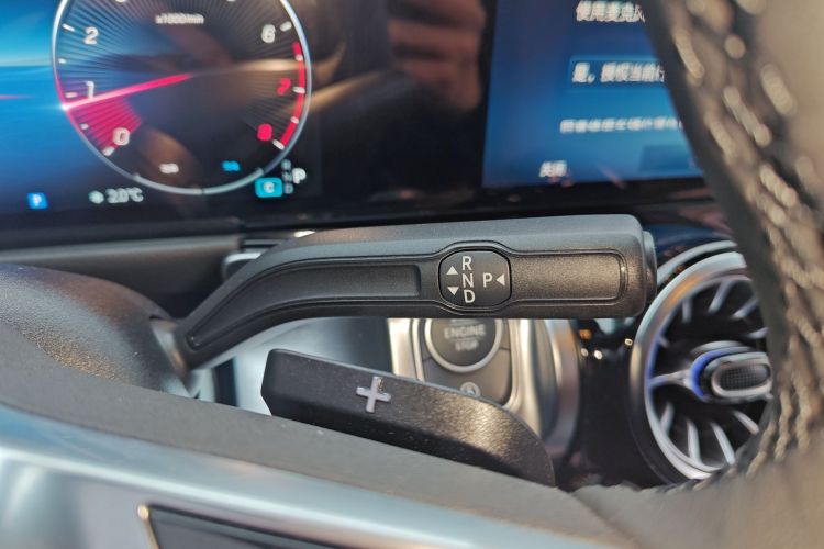 奔驰GLB 2025款 GLB 220 动感型局部细节18