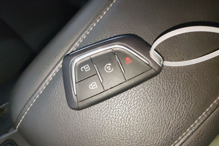 凯迪拉克XT4 2024款 25T 两驱风尚型中控内饰7001