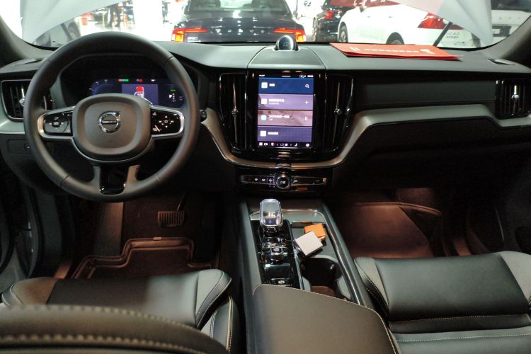 沃尔沃XC60新能源 2025款 插电式混动 长续航四驱智远运动版中控内饰12