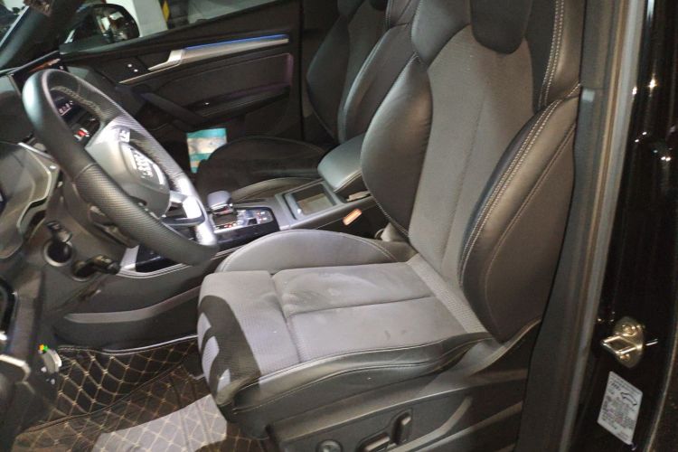 奥迪Q5L Sportback 2021款 45 TFSI 豪华型中控内饰19