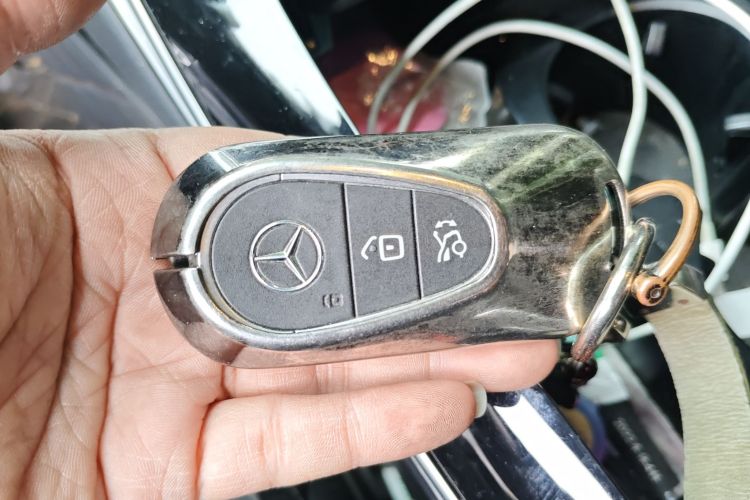 奔驰C级 2022款 C 200 L 运动版中控内饰11