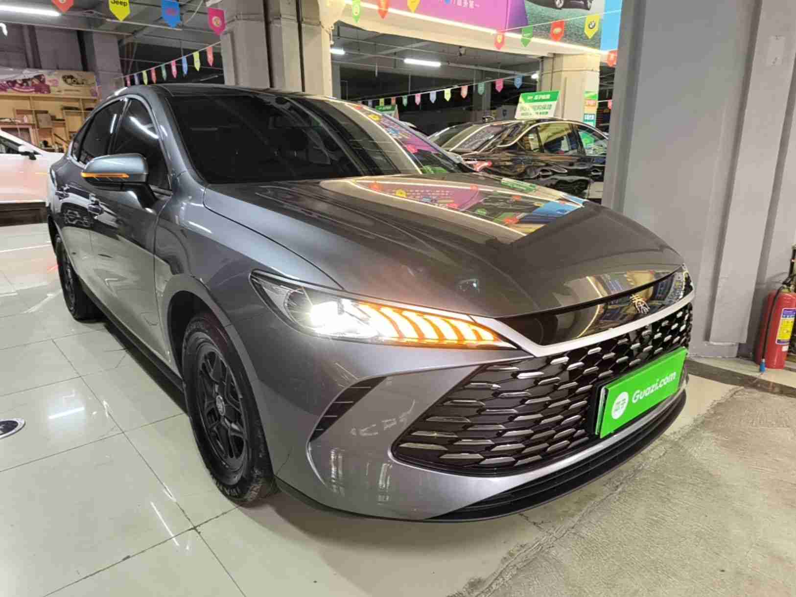 车辆右前45度外观展示