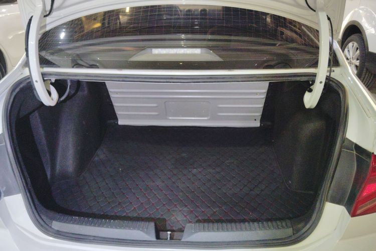 大众 捷达 2019款 梦想版 1.5L 手动时尚型机舱底盘23