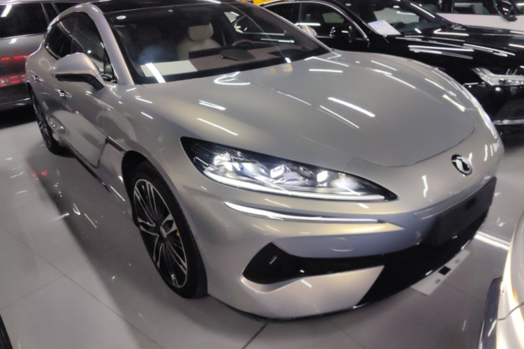 腾势Z9GT 2024款 1100四驱Ultra版车身外观3