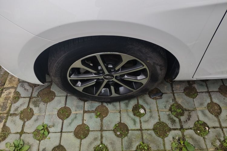 奇瑞 艾瑞泽5 2021款 PRO 1.5L CVT青春版车身外观6001