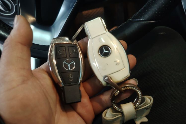 奔驰C级 2017款 改款 C 180 L 时尚型运动版中控内饰11