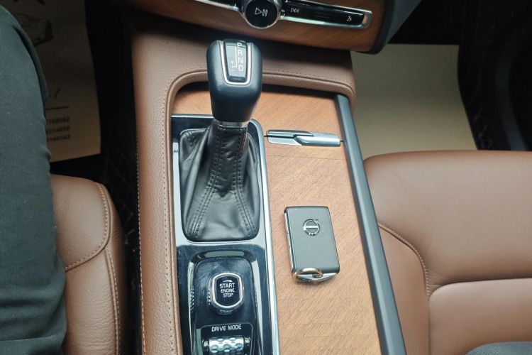 沃尔沃XC90 2019款 T6 智逸版 7座 国VI中控内饰18