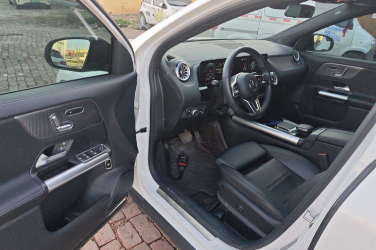 奔驰GLA 2023款 GLA 220 4MATIC中控内饰20