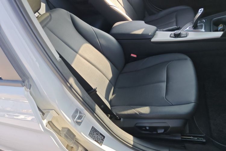 宝马3系 2015款 320i 超悦版时尚型局部细节41