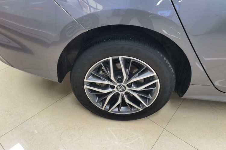 比亚迪 秦PLUS 2024款  荣耀版 DM-i 120KM超越型车身外观6008