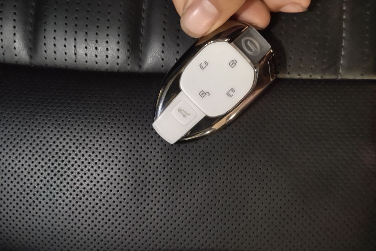 广汽传祺 传祺M8 2023款 宗师系列 400T 至尊版中控内饰7001