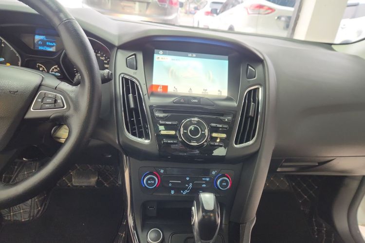 福特 福克斯 2017款 两厢 EcoBoost 125 自动超能风尚型智行版中控内饰16