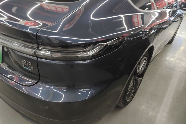 蔚来ET7 2022款 100kWh 首发版车身外观9