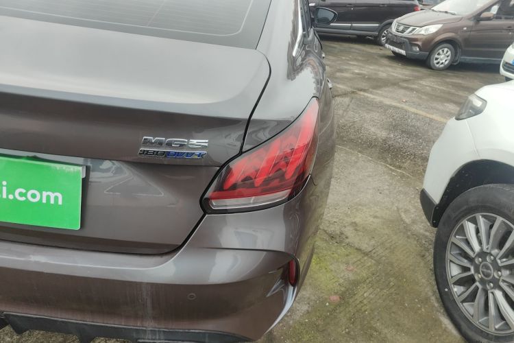 名爵 MG5 2023款 180DVVT 手动风尚版车身外观9