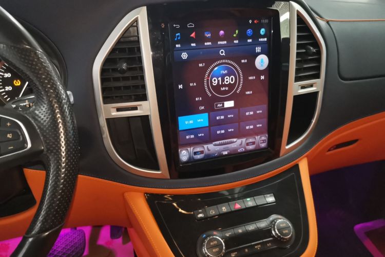 奔驰 威霆 2018款 2.0T 商务版 国VI中控内饰16