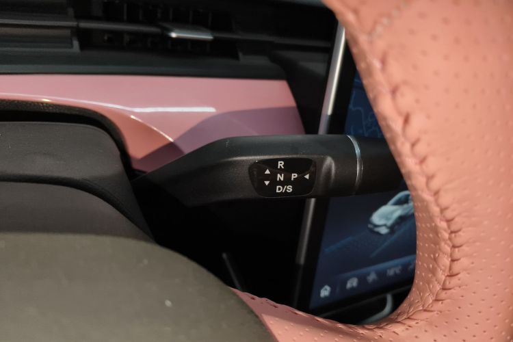 哪吒汽车 哪吒V 2021款 魔女版中控内饰18