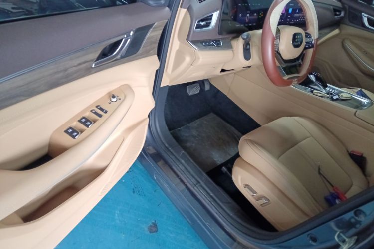 蓝电E5 2024款 荣耀版 100KM尊享型 7座中控内饰7003