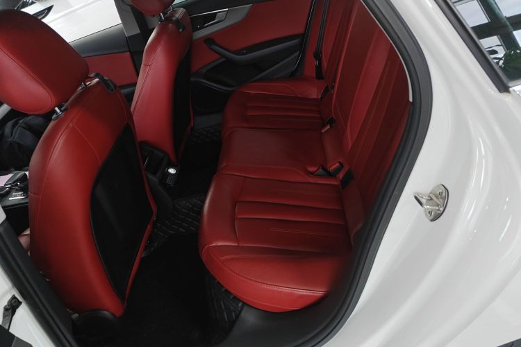 奥迪A4L 2019款 40 TFSI 进取型 国VI中控内饰7004