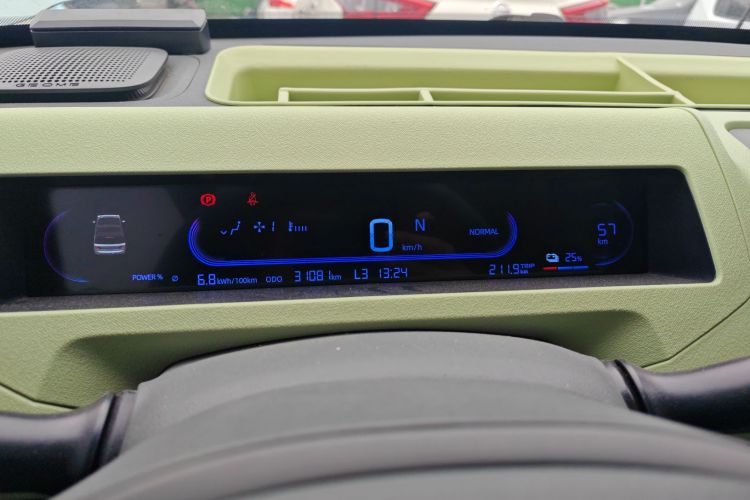 吉利银河 2023款 熊猫mini 200km 灵动熊中控内饰14