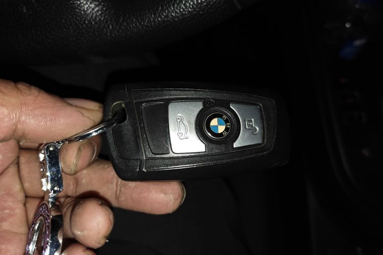 宝马3系 2017款 318Li 时尚型中控内饰11