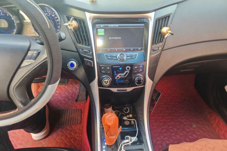 现代 索纳塔 2011款 2.0L 自动豪华版中控内饰16