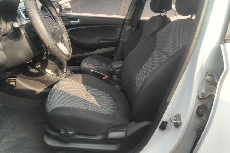 现代 瑞纳 2017款 1.4L 自动跃享版 国V中控内饰19